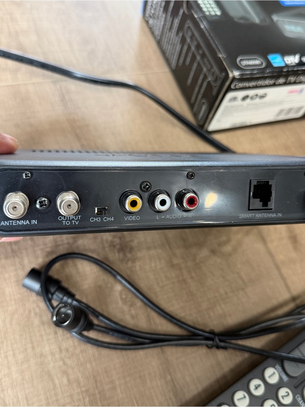RCA DTA800B1 Digital TV Converter Box Remote & Cable Over The Air Broadcasts - Picture 5 of 13